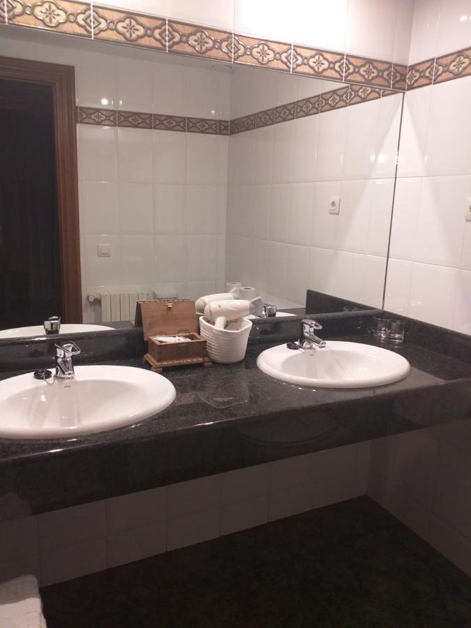 Hotel Giral Бьескас Экстерьер фото