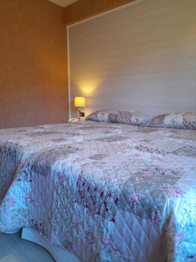 Hotel Giral Бьескас Экстерьер фото