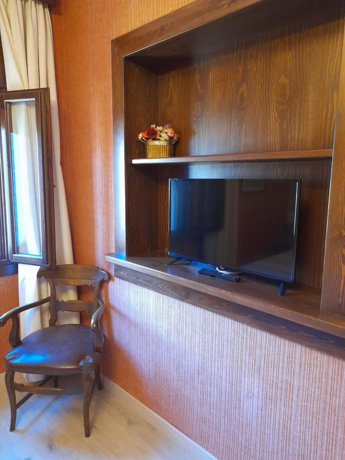 Hotel Giral Бьескас Экстерьер фото