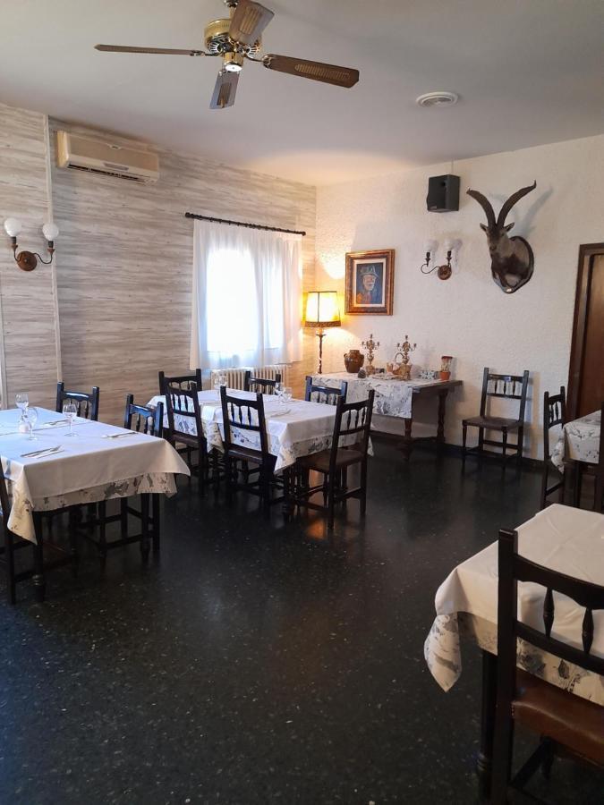 Hotel Giral Бьескас Экстерьер фото