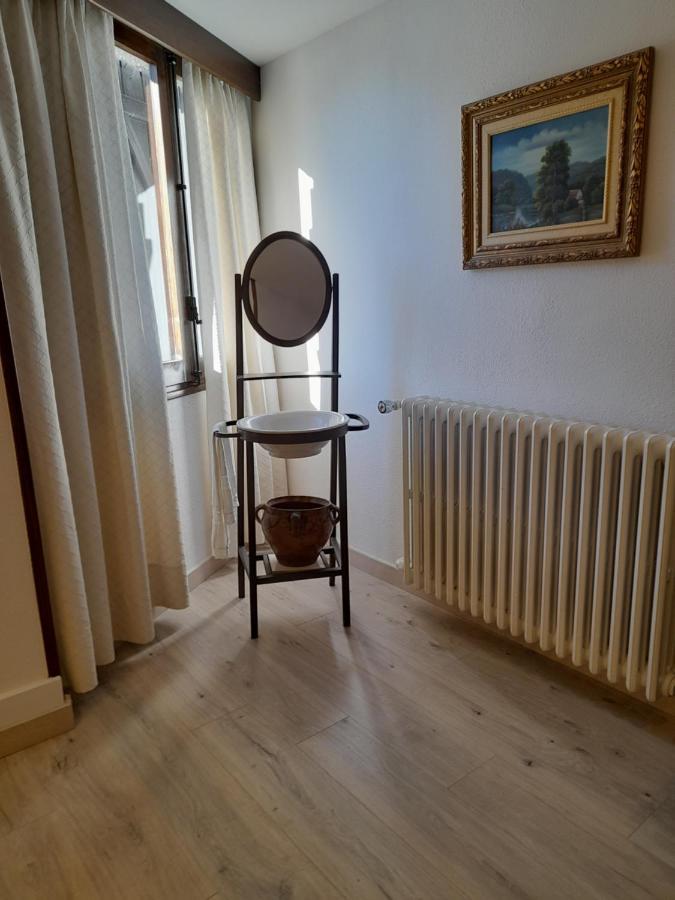 Hotel Giral Бьескас Экстерьер фото